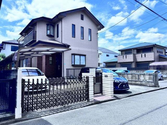 土地64坪・P4台・H16年築の建物は綺麗です。